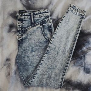 Vintage 80s looking whitewashed denim jeans!